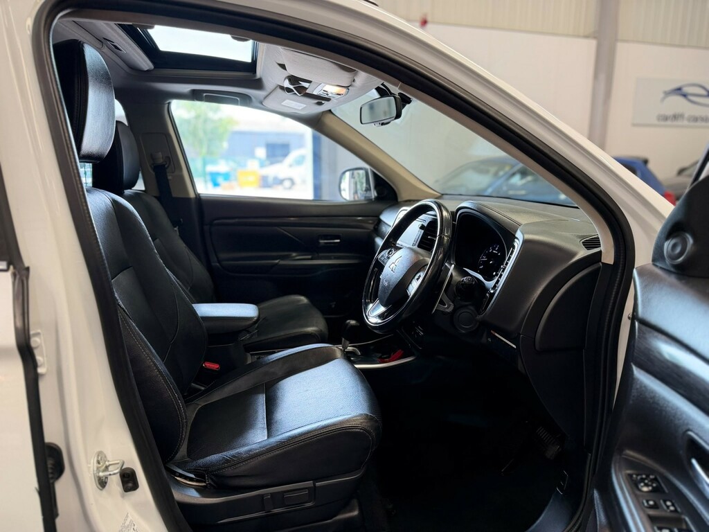 Mitsubishi Outlander 2.0 Phev 4H 200 Bhp White #14