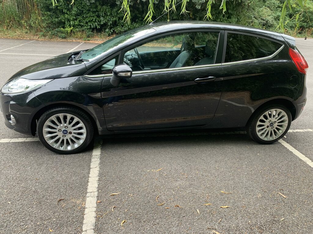 Ford Fiesta Hatchback 1.4 Tdci Dpf Edge 201262 Red #4