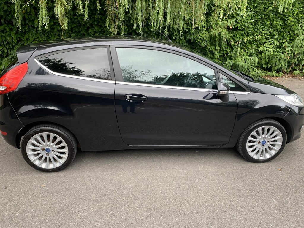 Ford Fiesta Hatchback 1.4 Tdci Dpf Edge 201262 Red #8