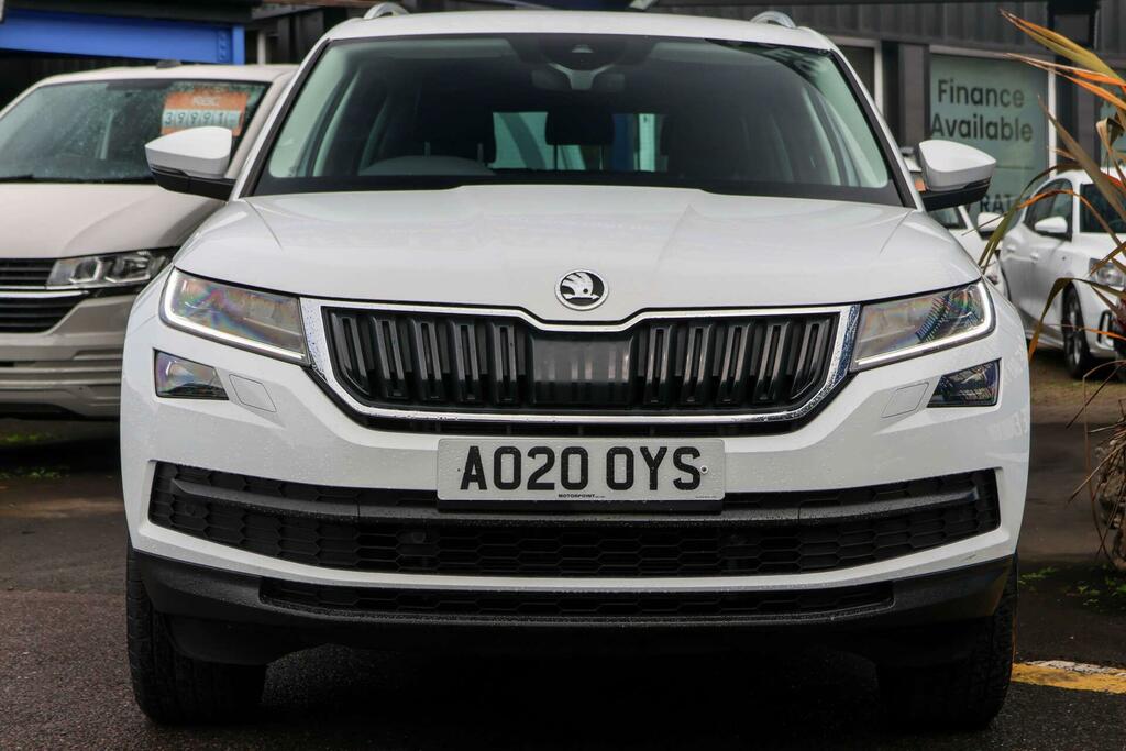 Skoda Kodiaq Edition White #4