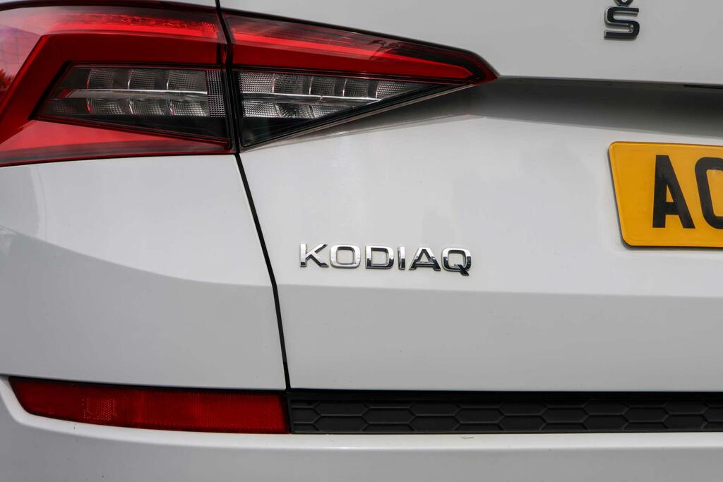 Skoda Kodiaq Edition White #6