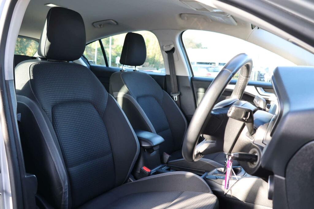 Ford Focus Zetec Silver #5