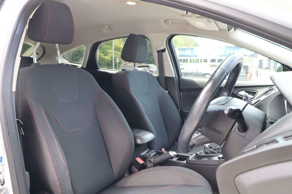 Ford Focus Zetec S White #5