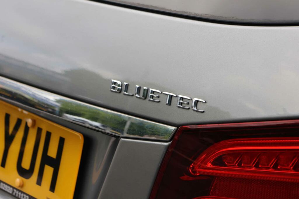Mercedes-Benz E Class E300dh Bluetec Se Saloon Blue #11