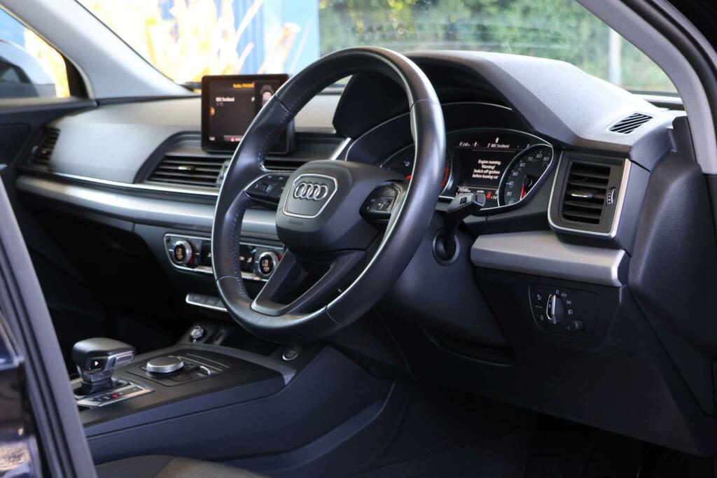 Audi Q5 Se Black #4