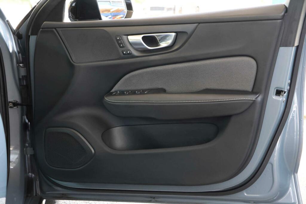 Volvo V60 D3 163 R Design Start Stop Grey #35