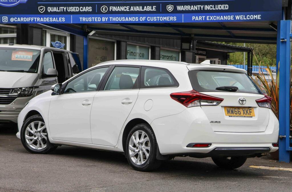 Toyota Auris 1.2 Vvt-i Business Edition Touring Sports Cvt Euro White #2