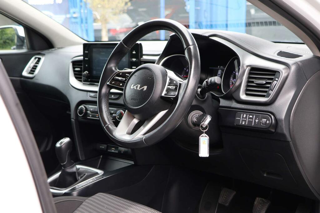 Kia Xceed 2 White #4