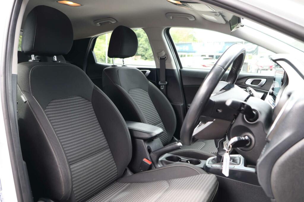 Kia Xceed 2 White #5