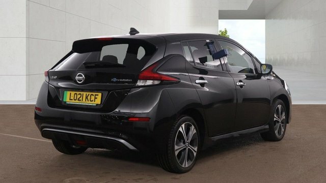 Nissan Leaf E N-connecta Hatchback Black #4