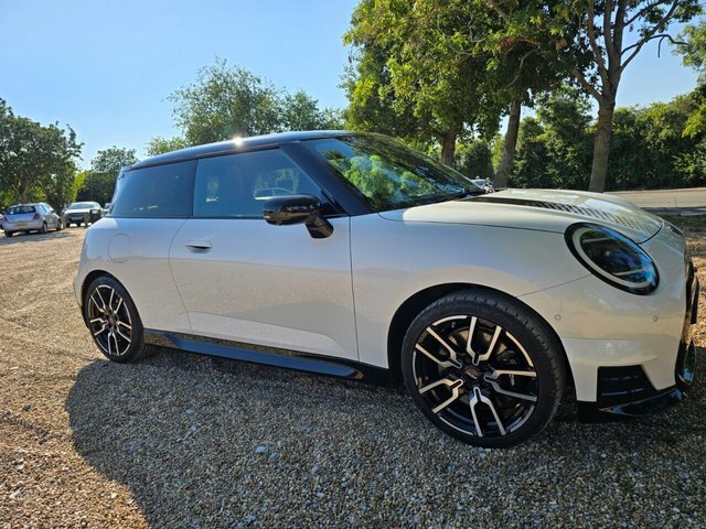 Mini Electric 54.2Kwh Sport Hatchback White #4