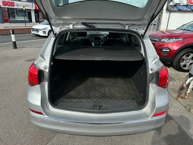 Vauxhall Astra Hatchback White #7