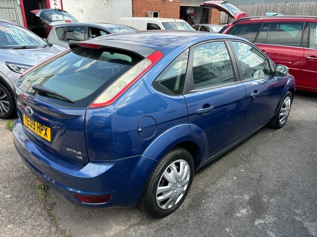 Ford Focus Hatchback YE09HPX Blue #3