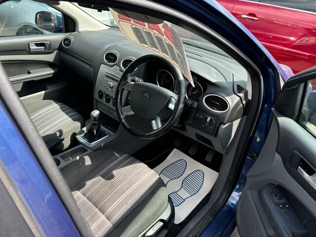 Ford Focus Hatchback YE09HPX Blue #5