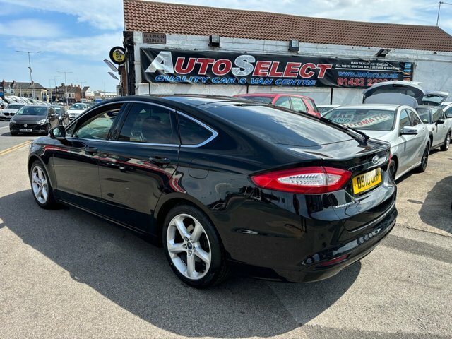 Ford Mondeo Hatchback Black #5
