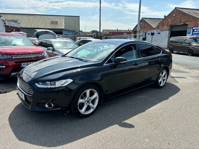 Ford Mondeo Hatchback Black #4