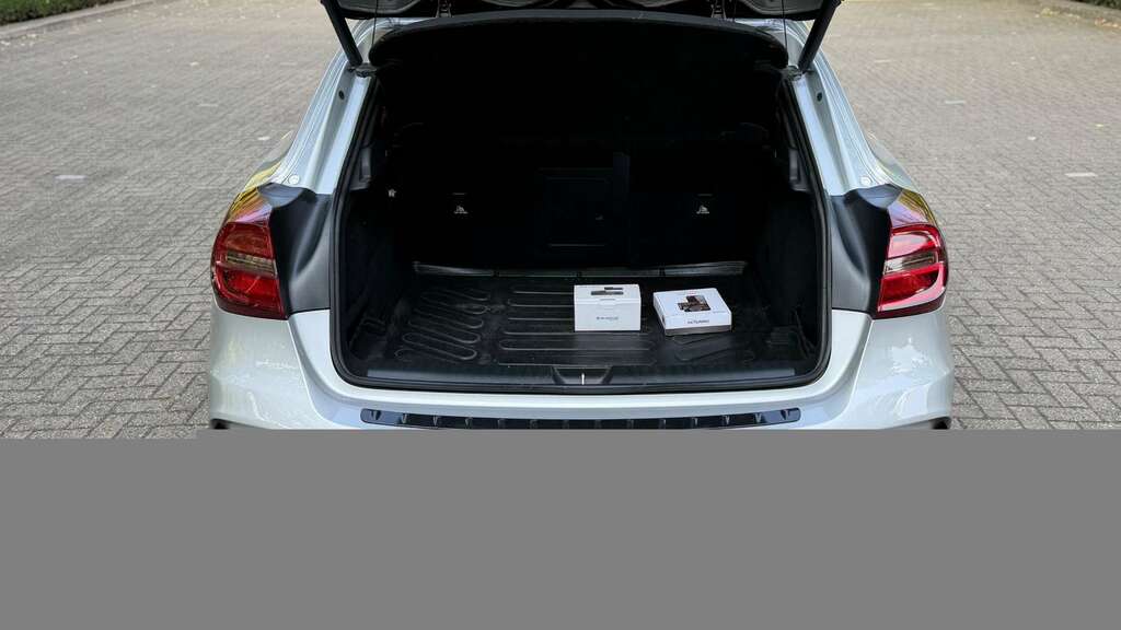 Mercedes-Benz GLA Class Gla 200D Amg Line White #7