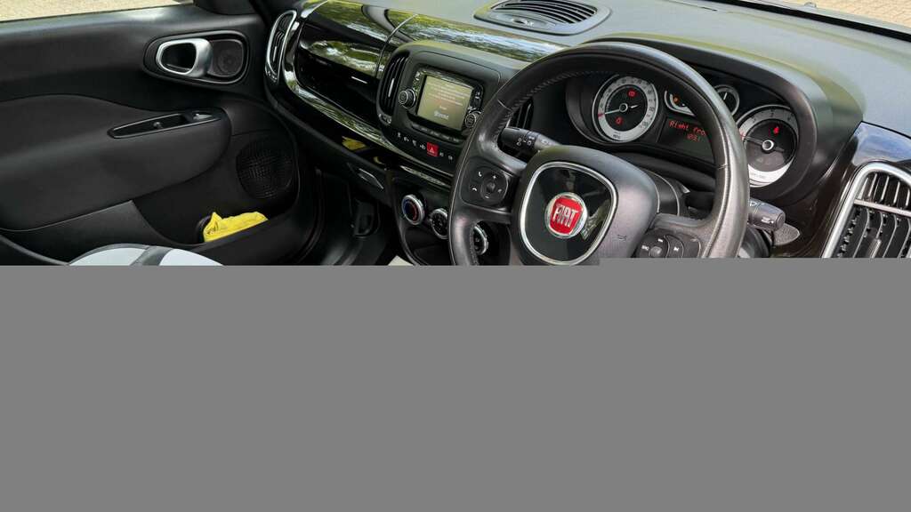 Fiat 500L White #13