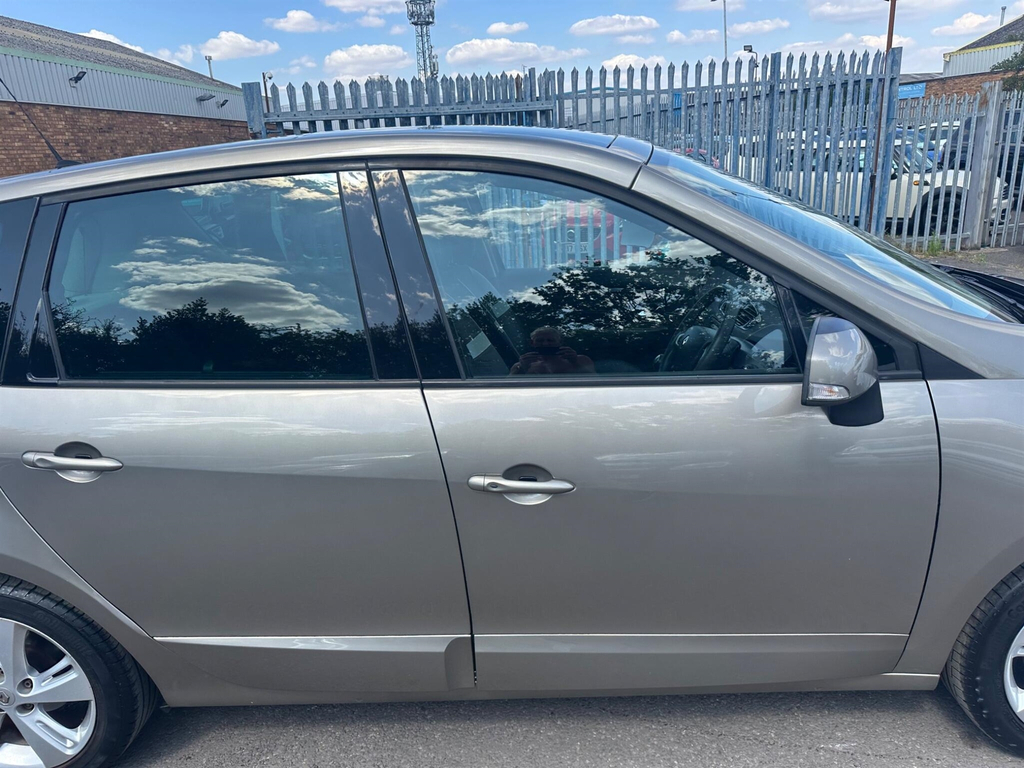 Renault Scenic 1.5 Dynamique Tomtom Dci 110 Bhp Stunning Low Silver #48
