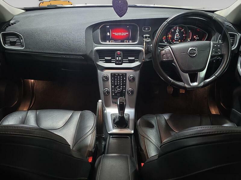 Volvo V40 Cross Country 2.0 D3 Pro Euro 6 S S #2