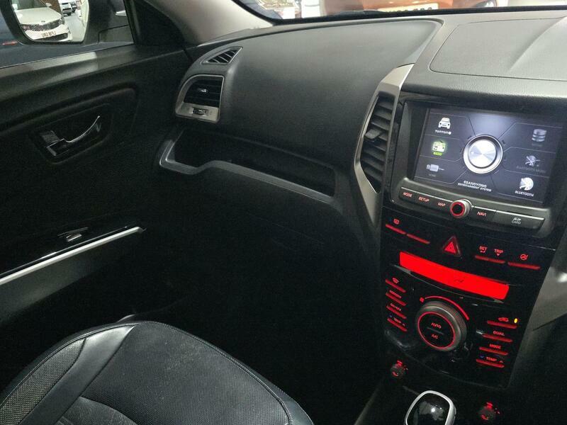 SsangYong Tivoli Ex White #12