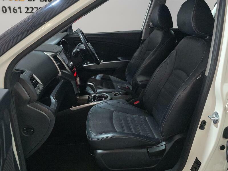 SsangYong Tivoli Ex White #17