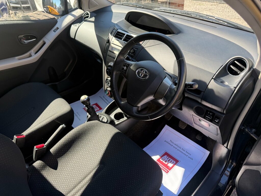 Toyota Yaris 1.0 Vvt-i Tr Red #9