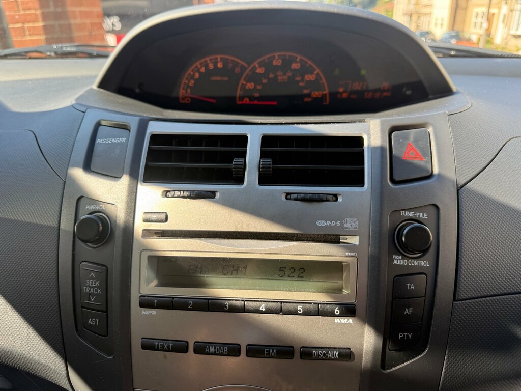 Toyota Yaris 1.0 Vvt-i Tr Red #16