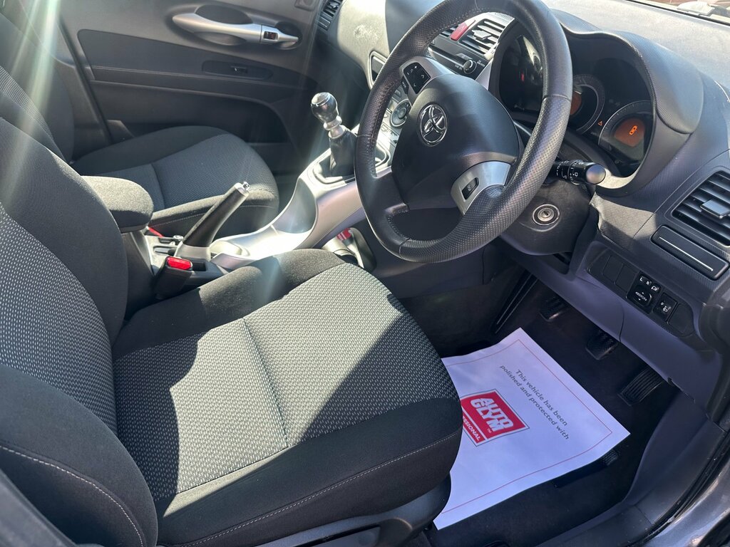 Toyota Auris Tr Silver #8