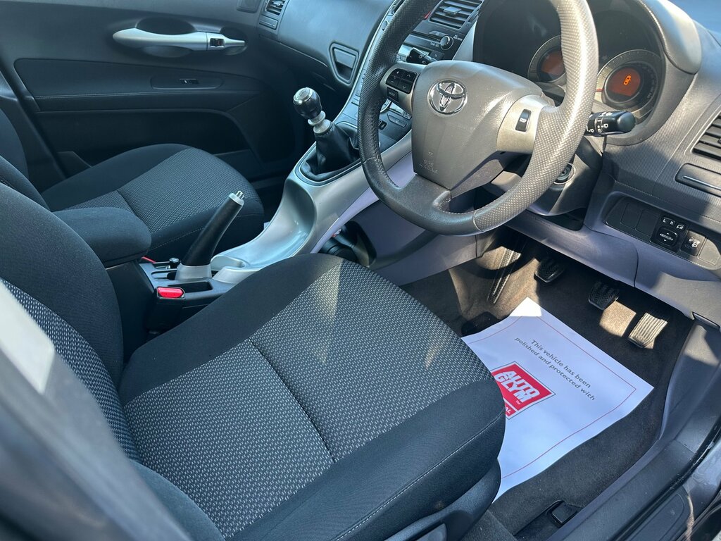 Toyota Auris Tr Silver #13