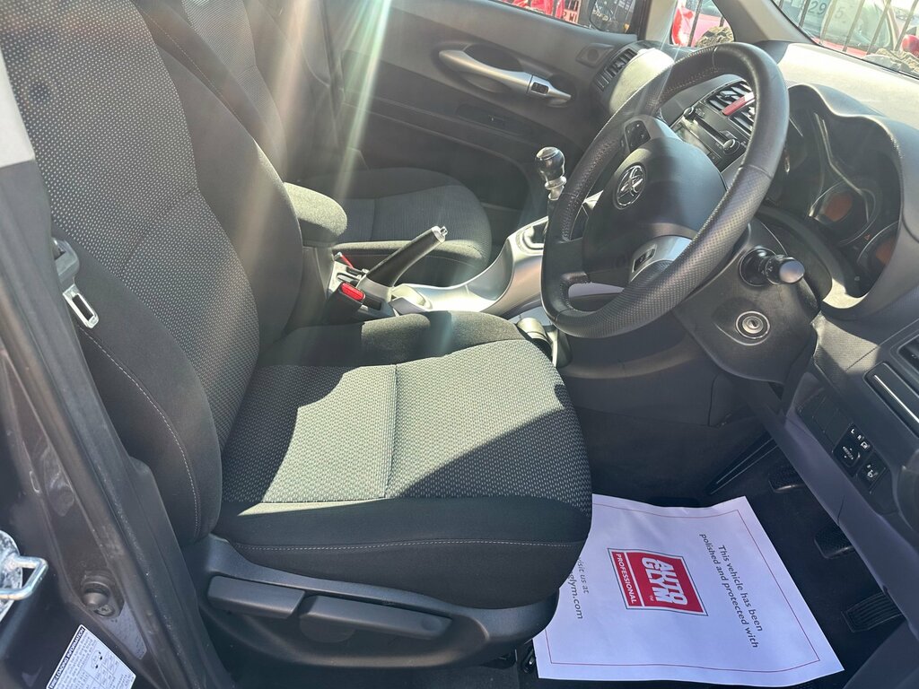 Toyota Auris Tr Silver #10
