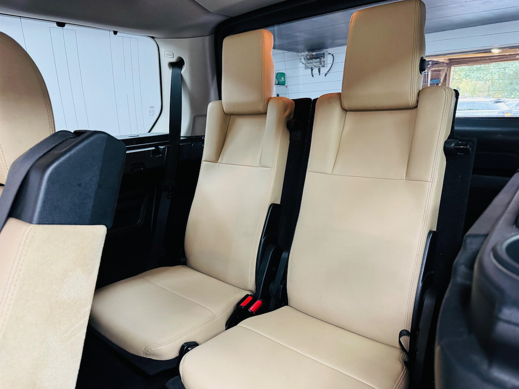 Land Rover Discovery Silver #47