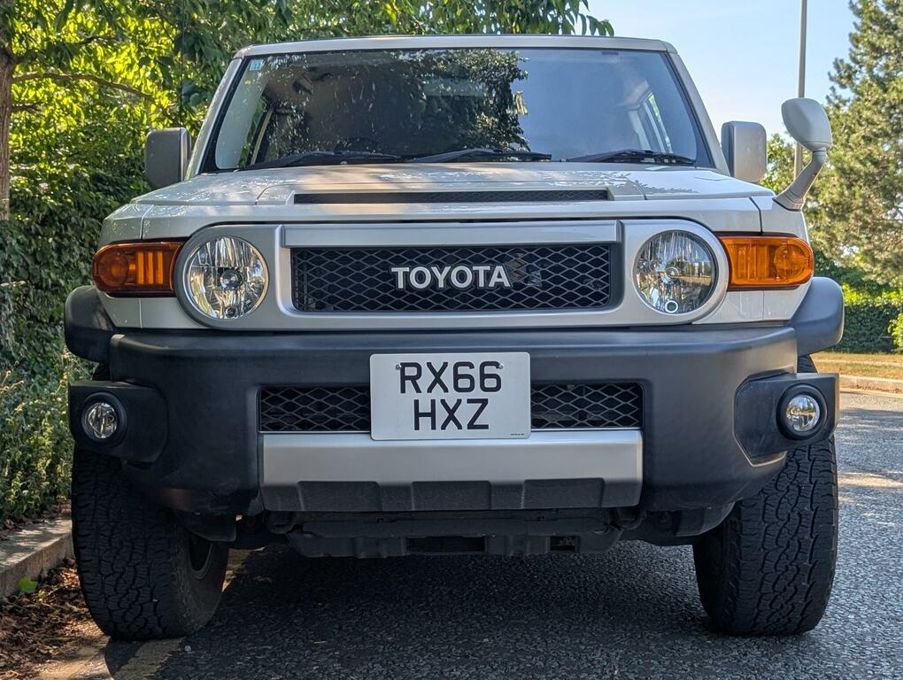 Toyota FJ Cruiser Original Spec.2016 Facelift.euro 6. Ulez White #2
