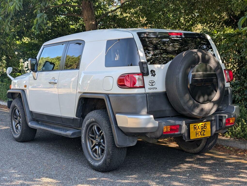 Toyota FJ Cruiser Original Spec.2016 Facelift.euro 6. Ulez White #4