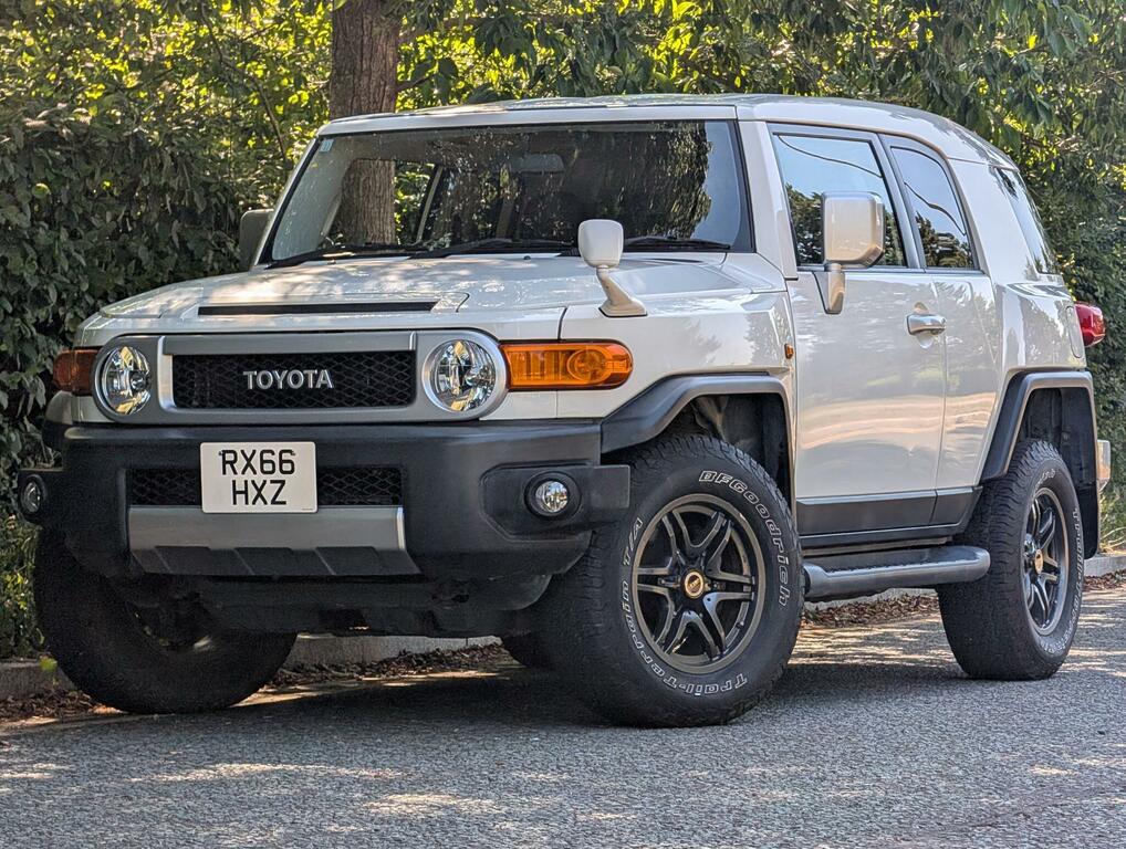 Toyota FJ Cruiser Original Spec.2016 Facelift.euro 6. Ulez White