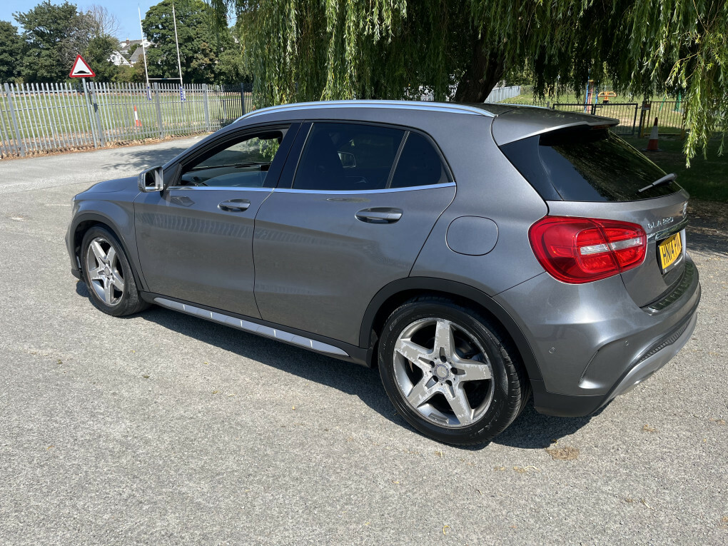 Mercedes-Benz GLA Class 220 Amg Line Premium Cdi 4Matic  #3