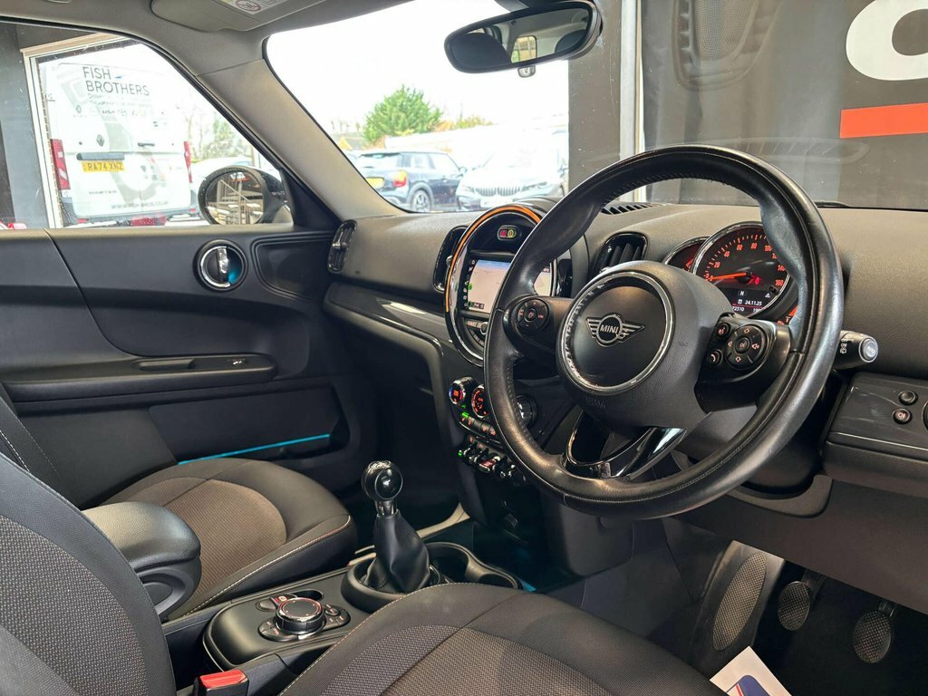 Mini Countryman 2L Cooper D Classic White #2