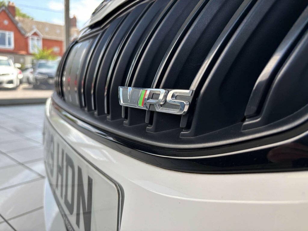 Skoda Octavia 2L Vrs White #5