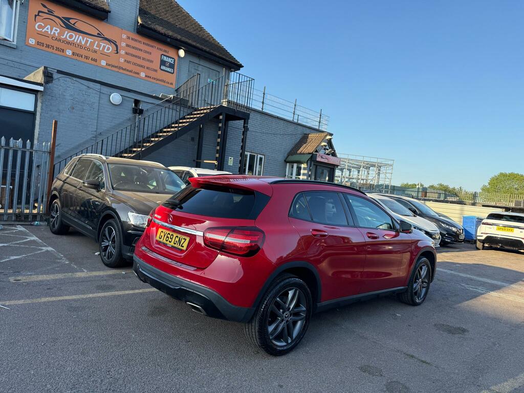 Mercedes-Benz GLA Class 1.6 Gla180 Gpf Urban Edition Suv Red #2