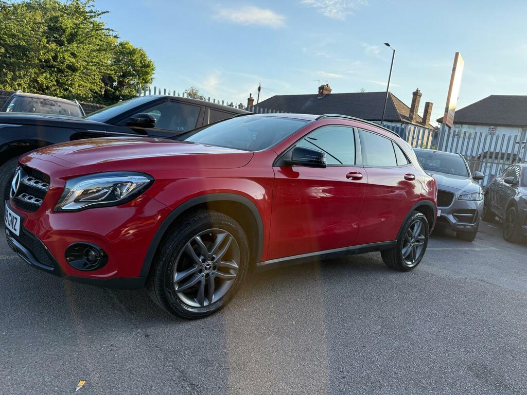 Mercedes-Benz GLA Class 1.6 Gla180 Gpf Urban Edition Suv Red #5