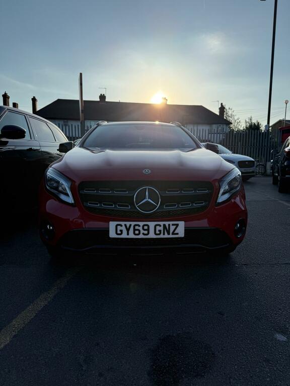 Mercedes-Benz GLA Class 1.6 Gla180 Gpf Urban Edition Suv Red #3