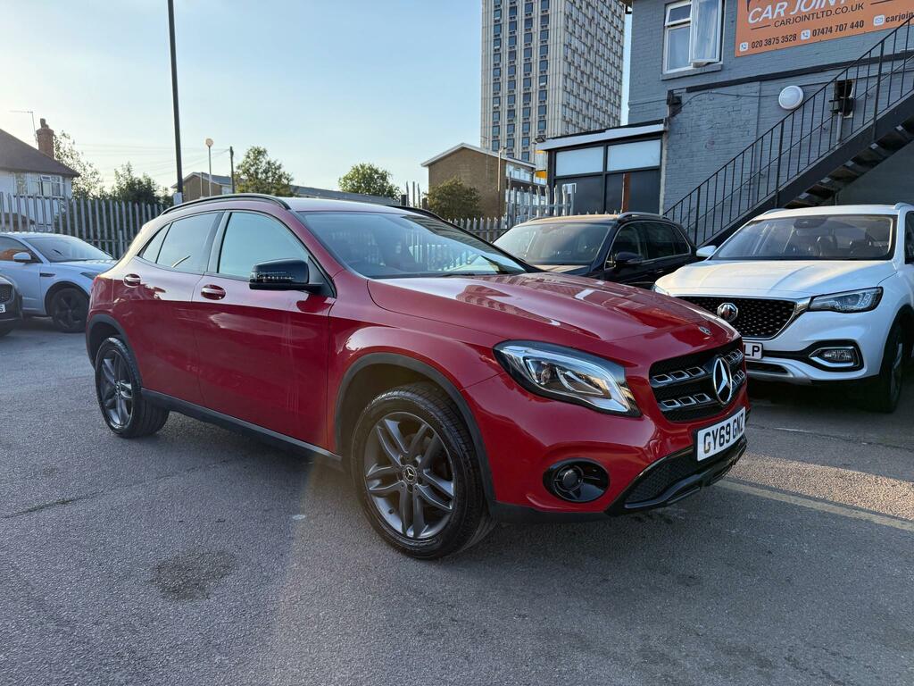 Mercedes-Benz GLA Class 1.6 Gla180 Gpf Urban Edition Suv Red