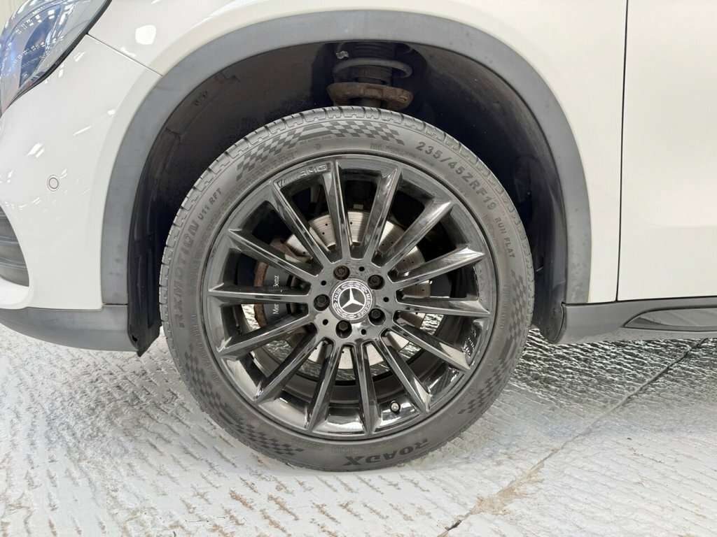 Mercedes-Benz GLA Class 2L Whiteart White #4