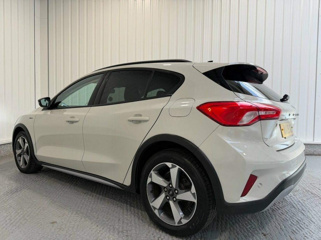 Ford Focus 1L Active AK19XUR White #5