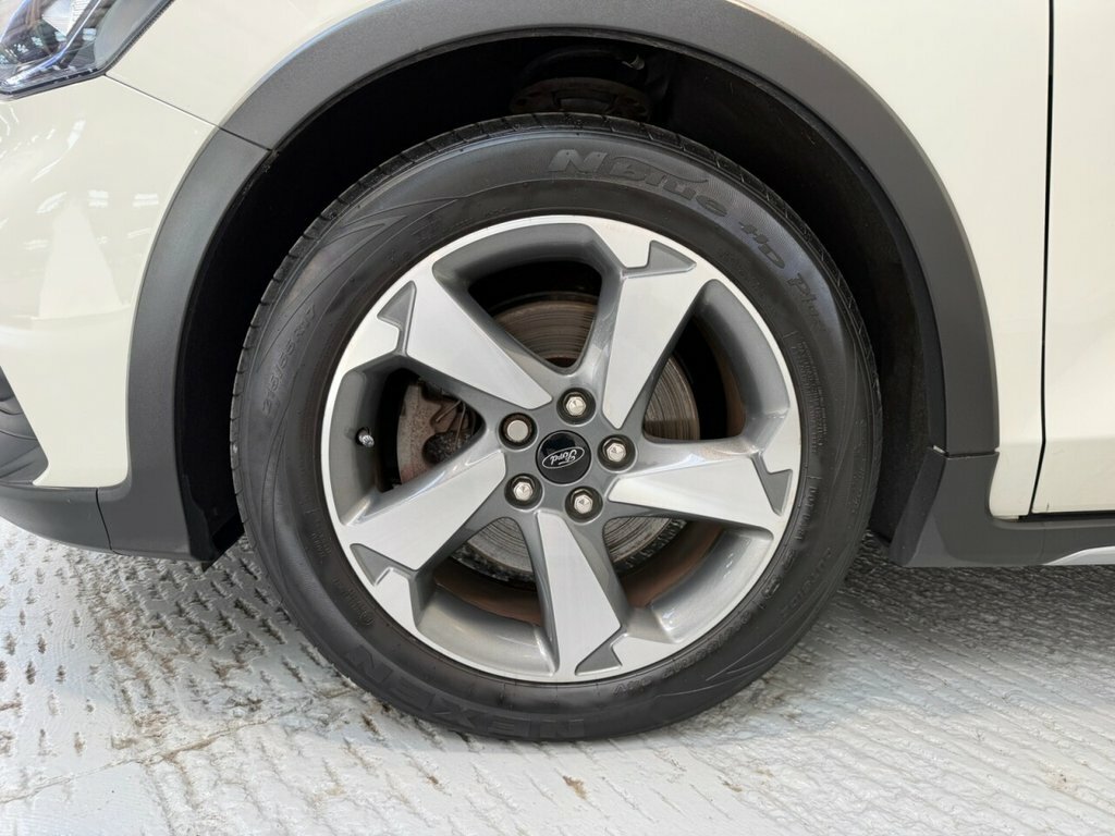 Ford Focus 1L Active AK19XUR White #4