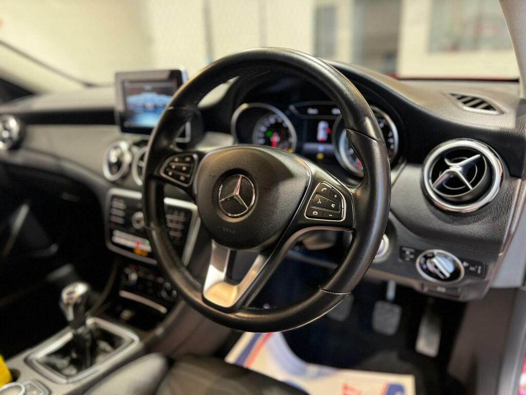 Mercedes-Benz GLA Class Suv 1.6 Gla200 Se Executive Euro 6 Ss 20 WG68ZXU Red #3