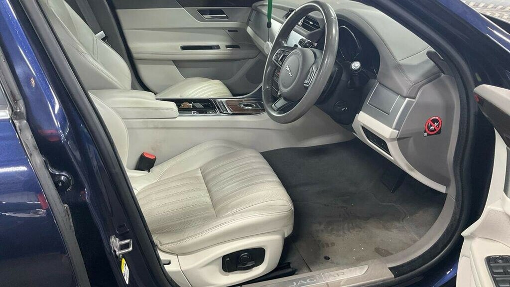 Jaguar XF Saloon 2.0D Portfolio Euro 6 Ss 2015 Blue #3