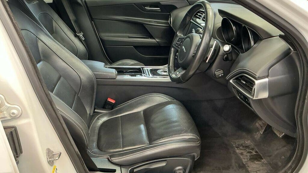 Jaguar XE 2.0D R-sport Awd Euro 6 Ss White #2