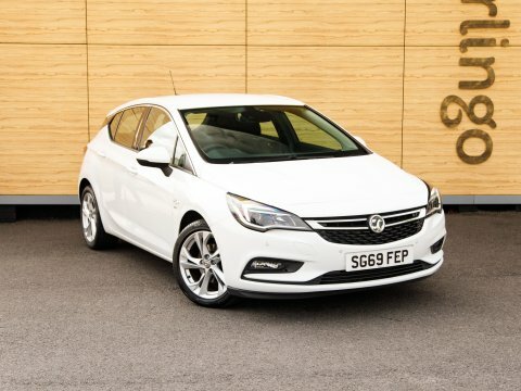 Vauxhall Astra Hatchback SG69FEP White