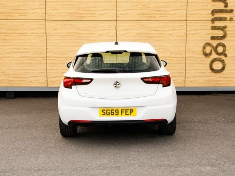 Vauxhall Astra Hatchback SG69FEP White #6